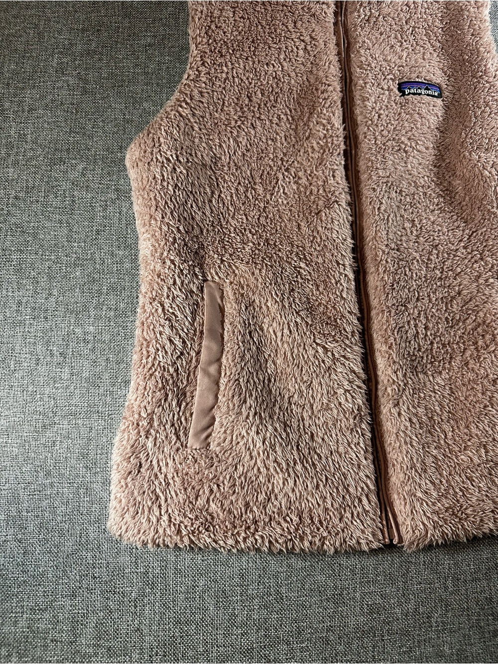 Patagonia Women’s Sherpa Fleece Vest in Taupe - Picture 3 of 12